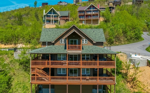 Beartastic Mountain View Lodge image 4